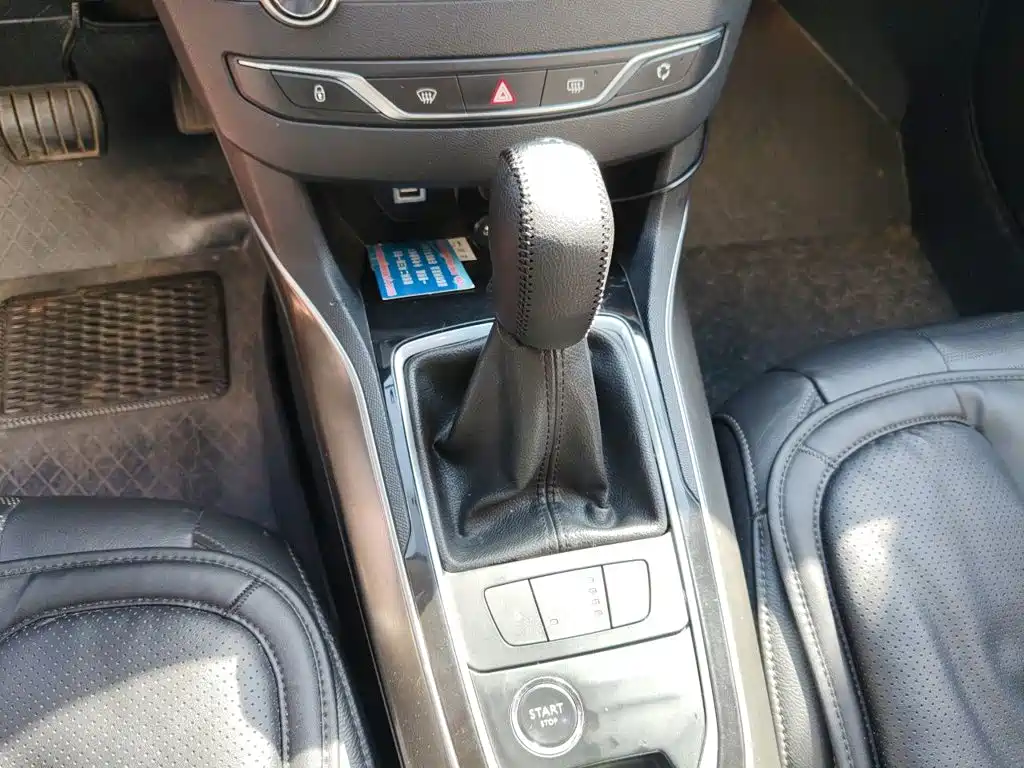 Фото 16 - Peugeot 408