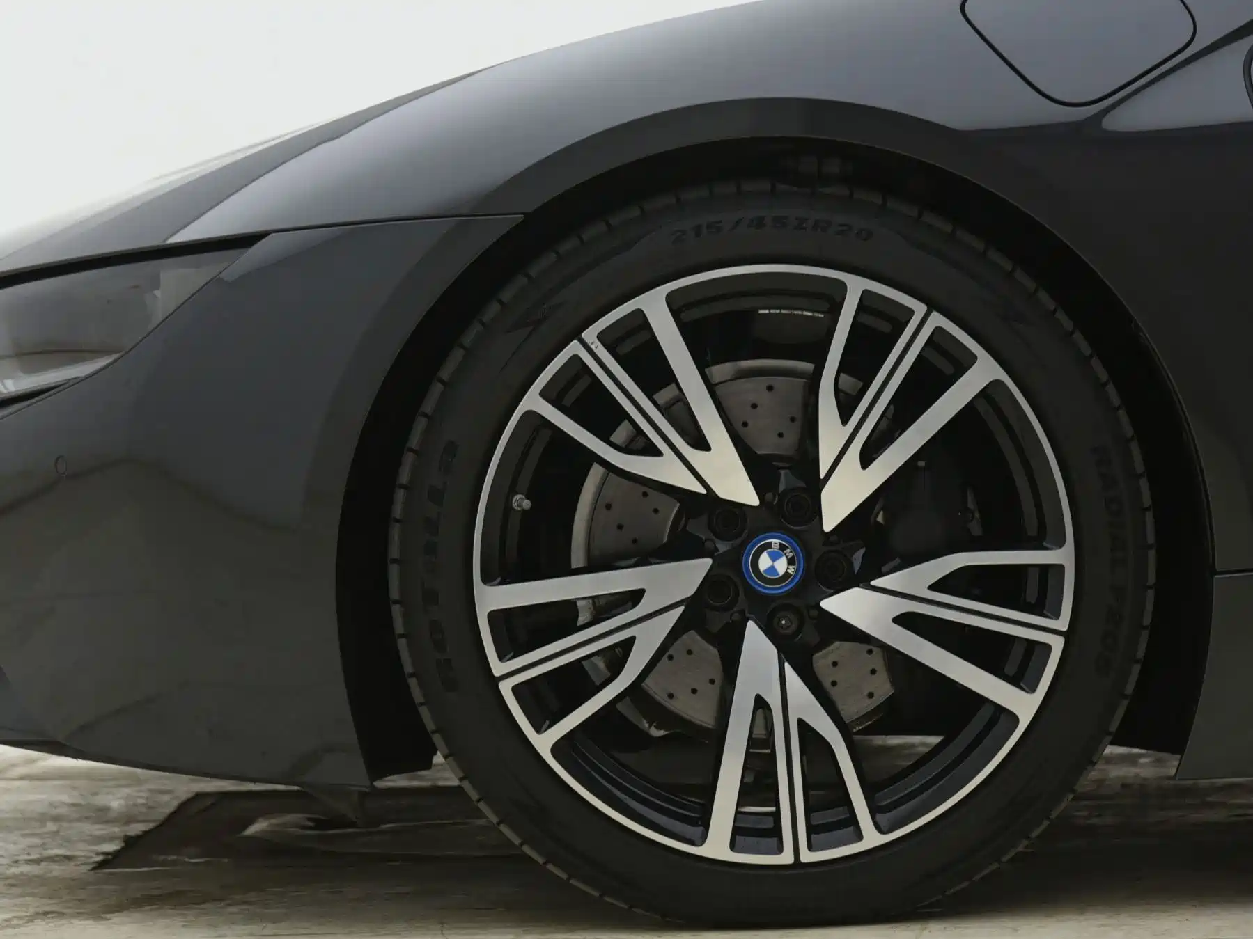 Photo 10 - BMW i8