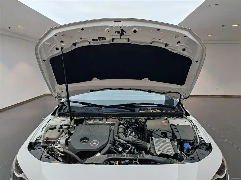 Mercedes-Benz CLA (Import) 2024 CLA 200 фото 13