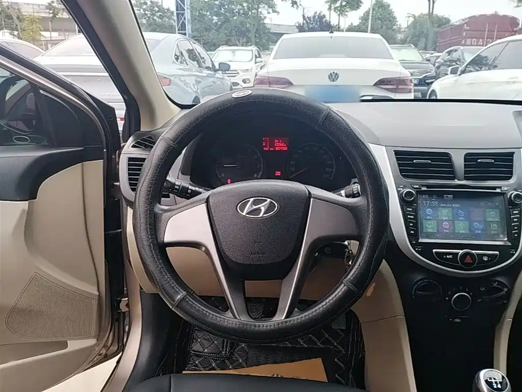 Hyundai Verna 2014 1.4L Manual Smart GLS фото 11