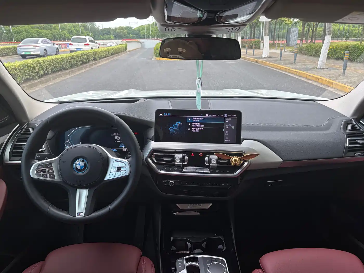 BMW iX3 2024 Innovation Leader фото 9