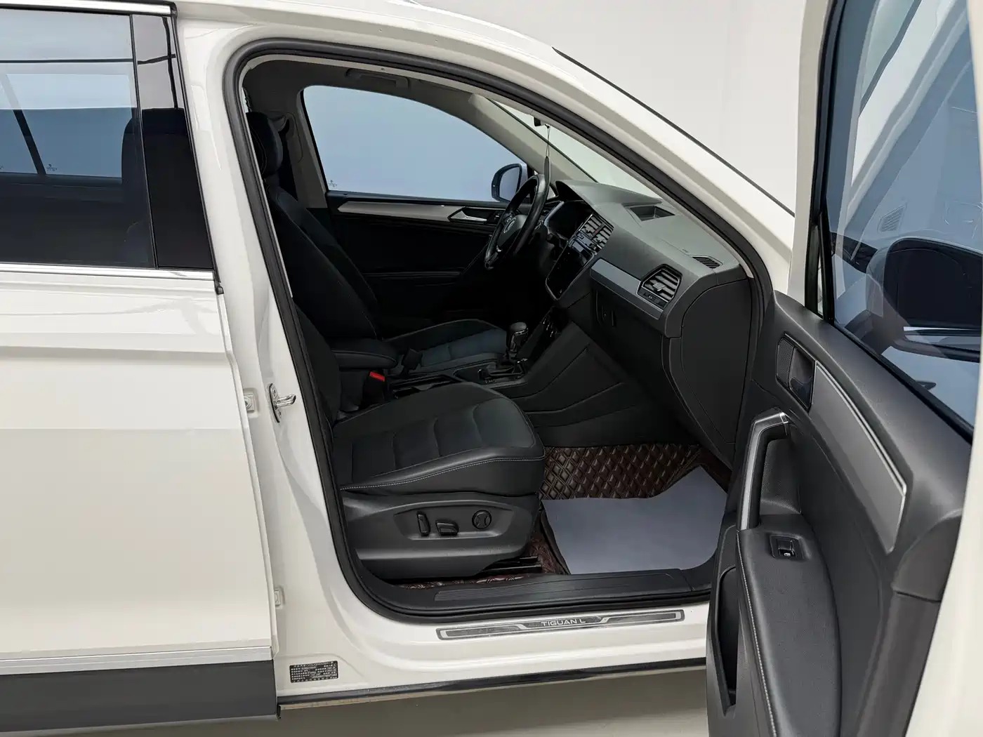 Volkswagen Tiguan L 2021 330TSI Automatic 2WD Smart фото 10