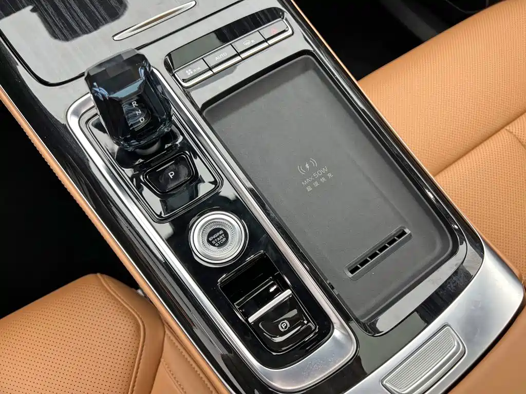 Фото 19 - Geely Boyue L