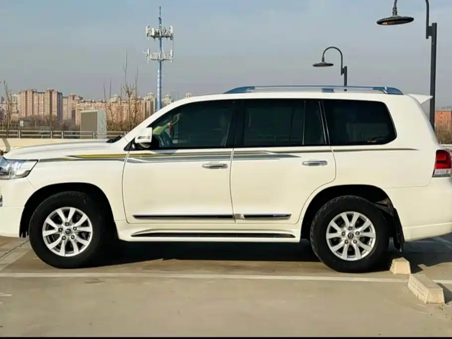 2018 Toyota Land Cruiser
