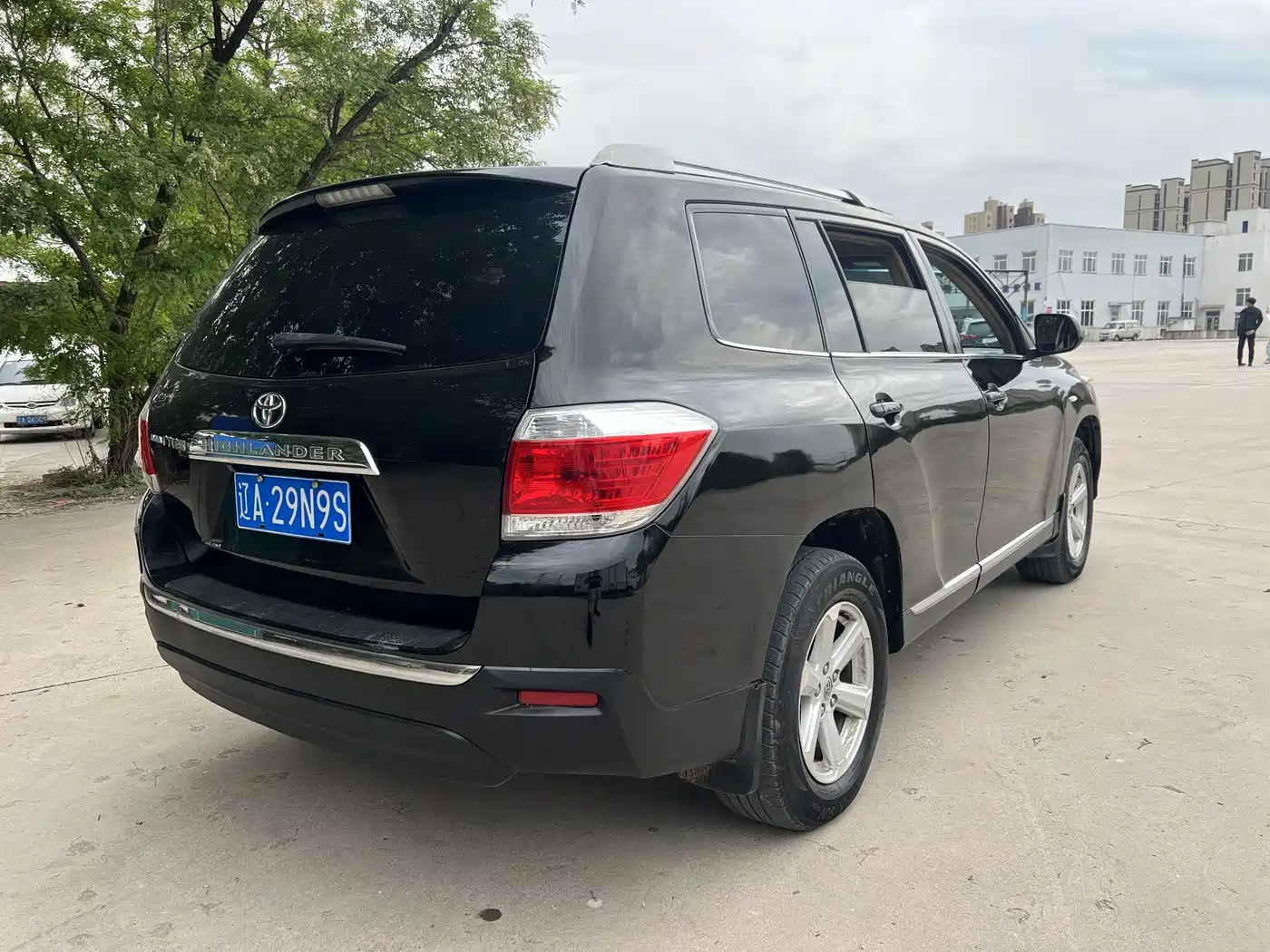 Toyota Highlander 2013 2.7L 2WD 5-seater Purple Gold Edition фото 6