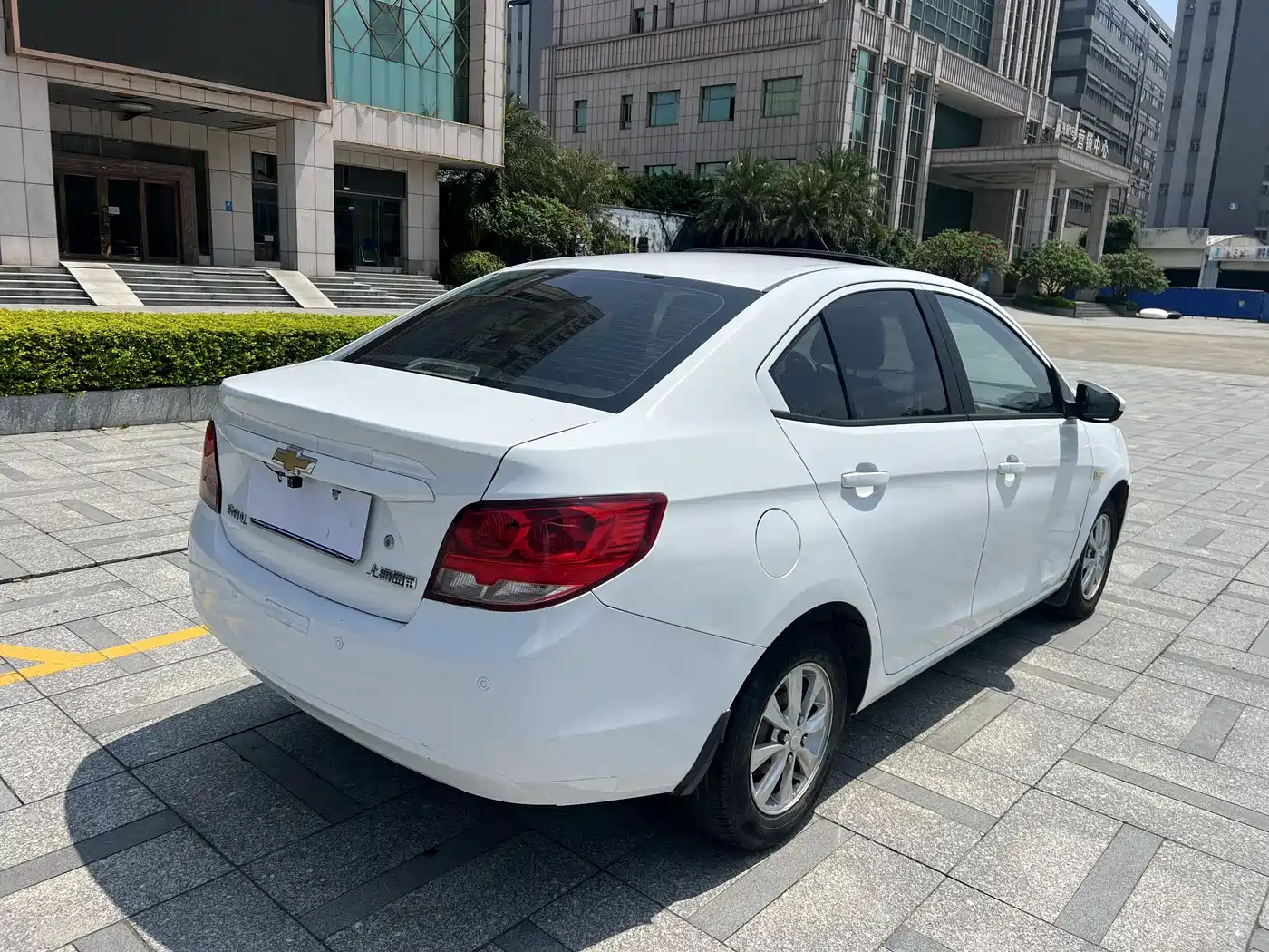 Chevrolet Sail 2015 Sail 3 1.5L AMT Happiness Sunroof Edition фото 11