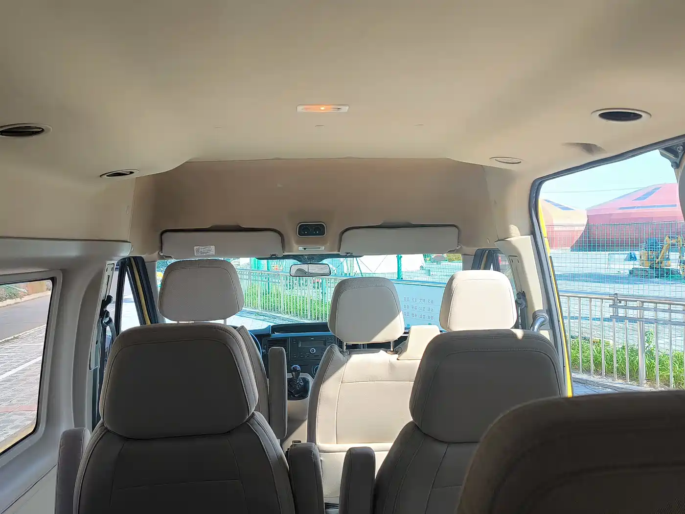 Ford New Generation Transit 2018 2019 Model 2.2T Luxury Long Wheelbase Medium Roof 10-seater China VI