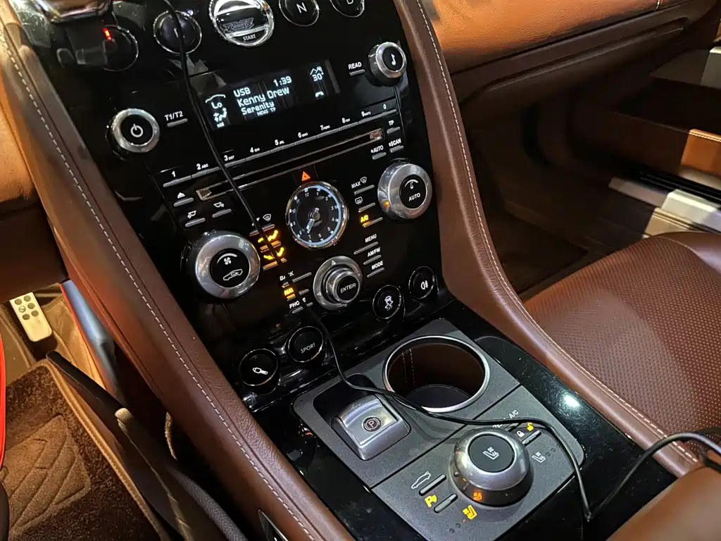 Фото 17 - Aston Martin Rapide