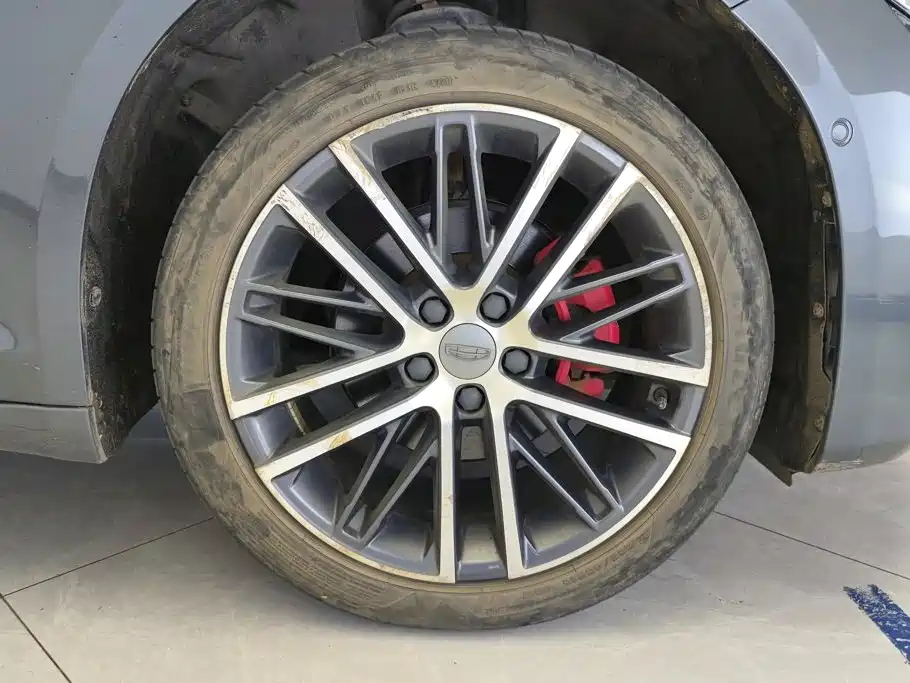 Фото 6 - Geely Preface