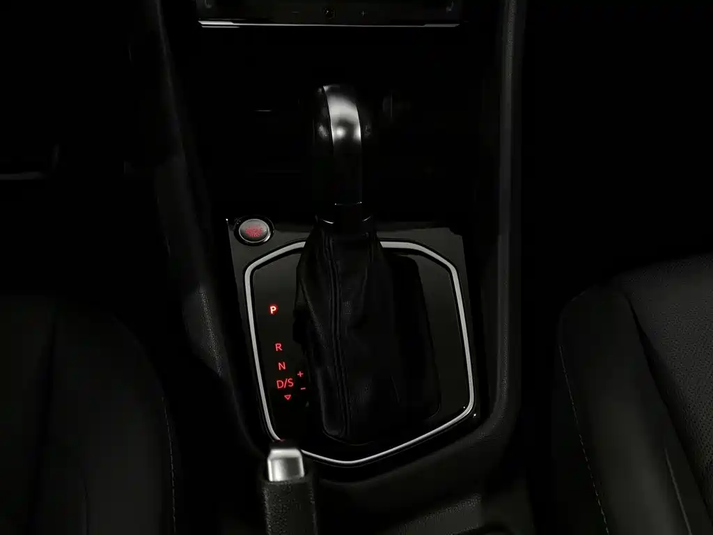 Photo 13 - Jetta VS5