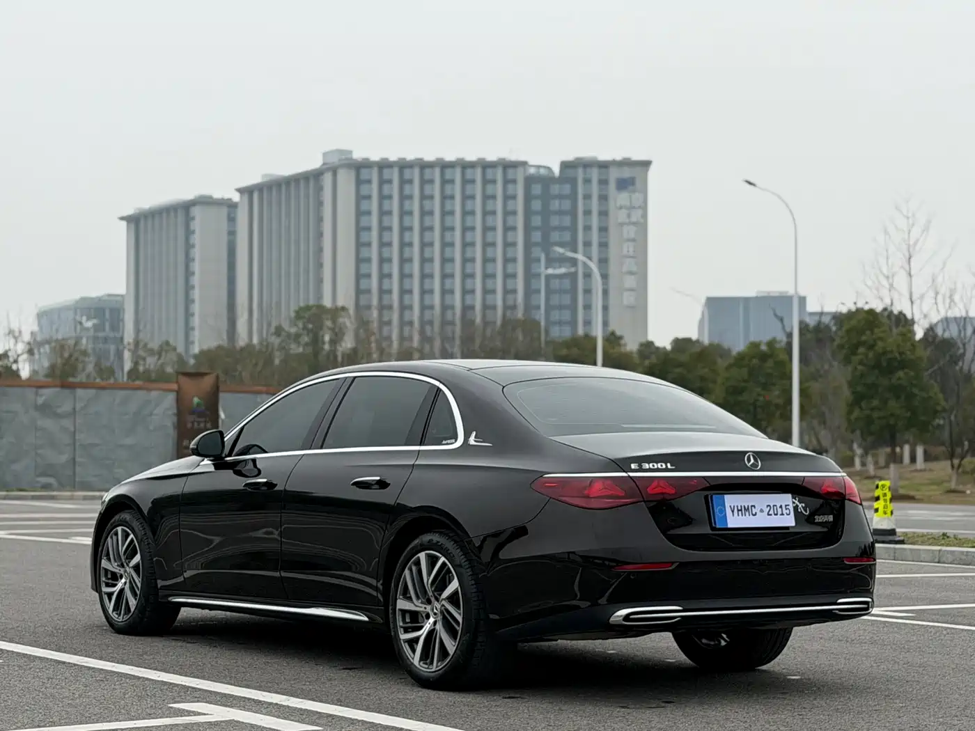 Mercedes-Benz E-Class 2024 E 300 L Fashion фото 17
