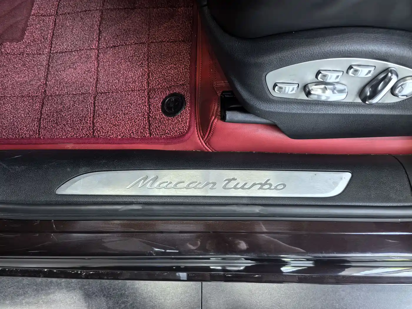 Porsche Macan 2016 Macan Turbo 3.6T фото 15