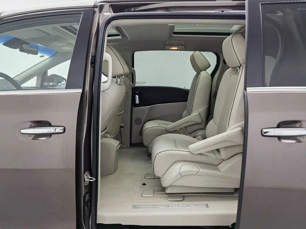 Photo 15 - Buick GL8