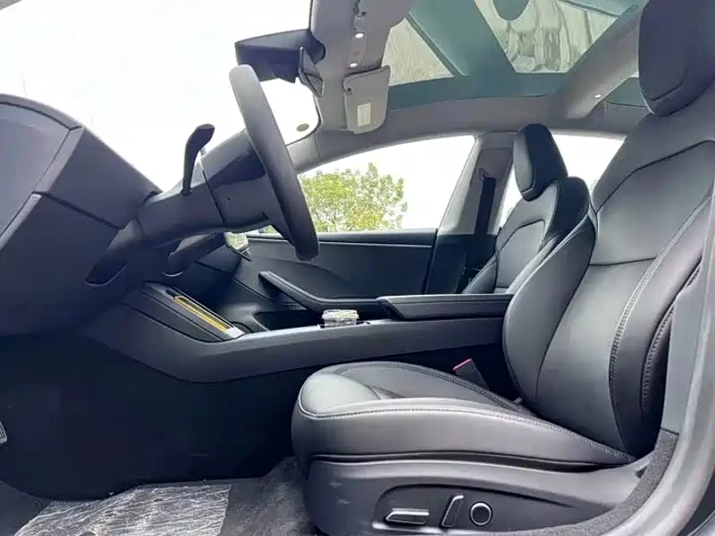 Photo 7 - Tesla Model 3