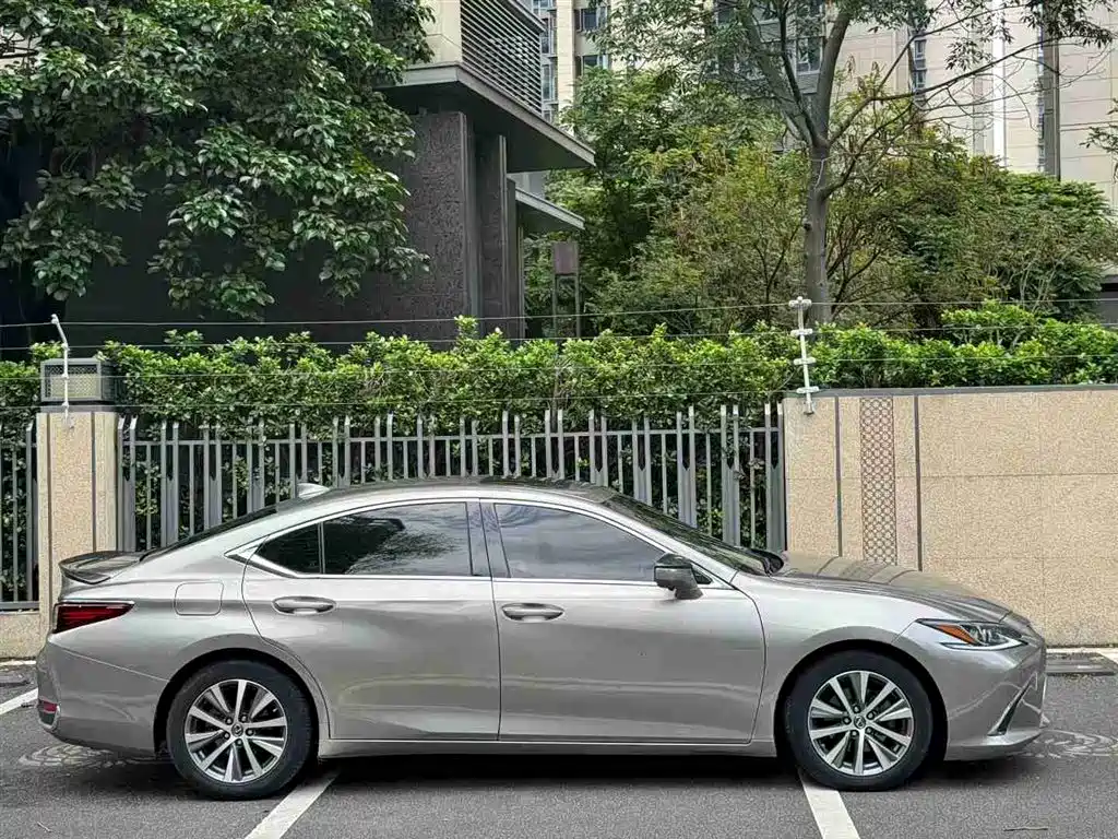 Lexus ES 2020 Model 300h Excellence Edition China V фото 4