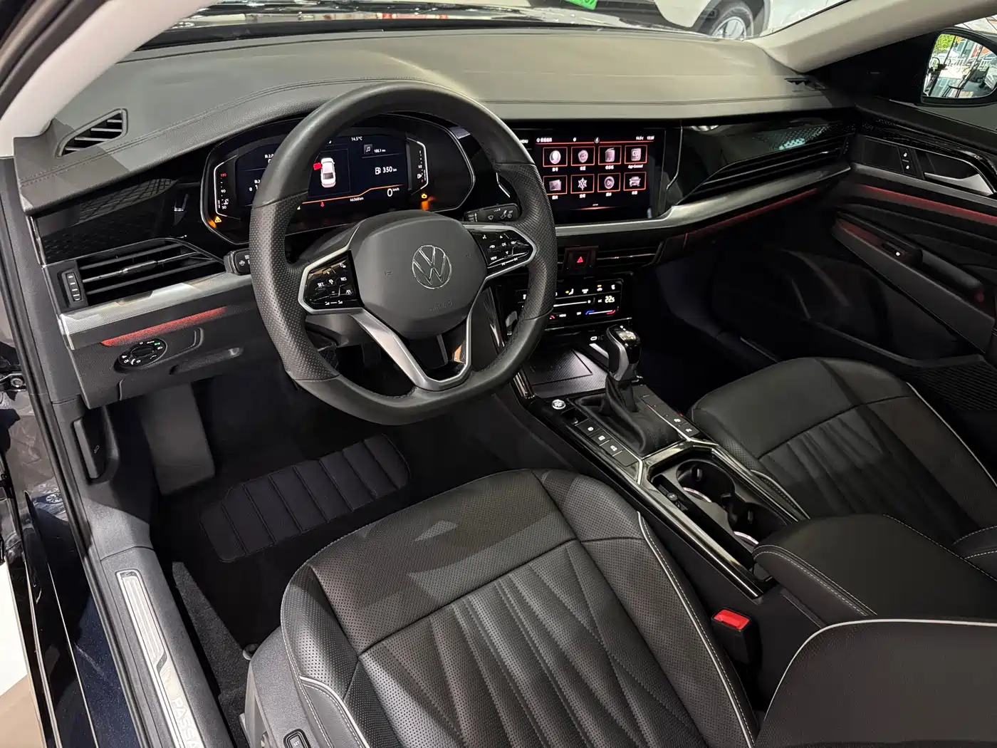 Volkswagen Passat 2022 330TSI Luxury Edition фото 4