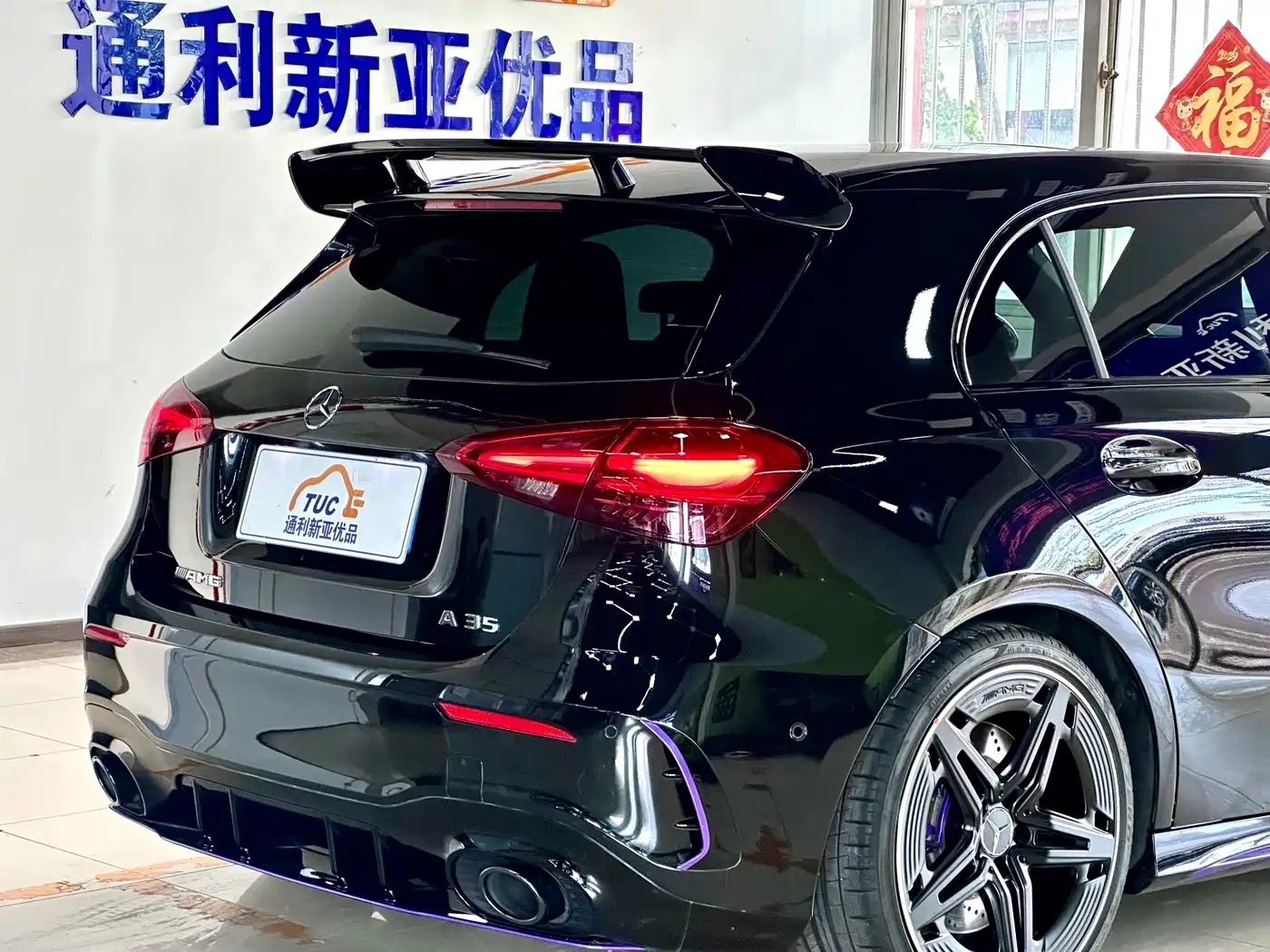 Mercedes-Benz A-Class AMG (Import) 2024 AMG A 35 4MATIC фото 10