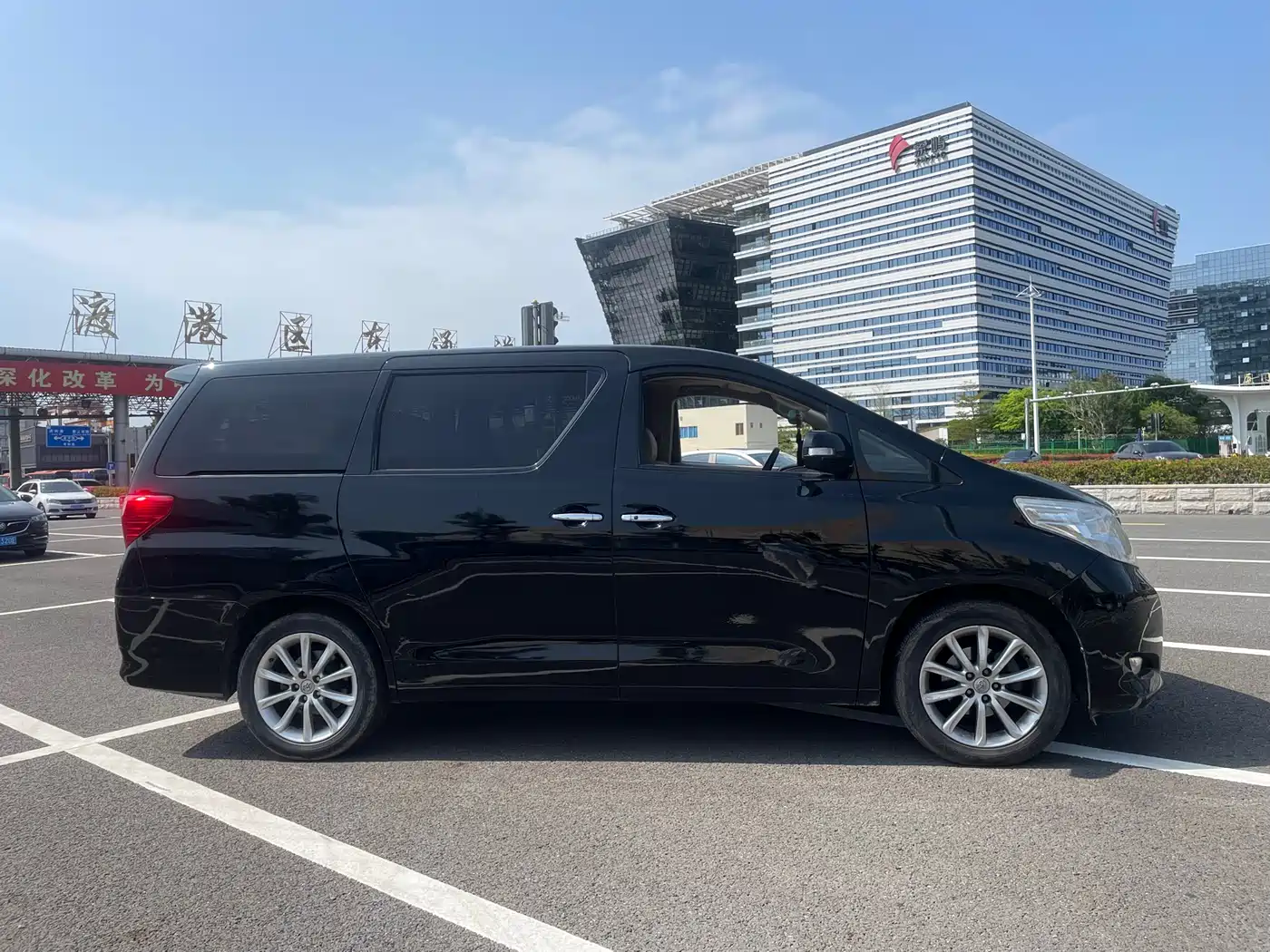 Toyota Alphard 2012 3.5L Luxury Edition фото 11