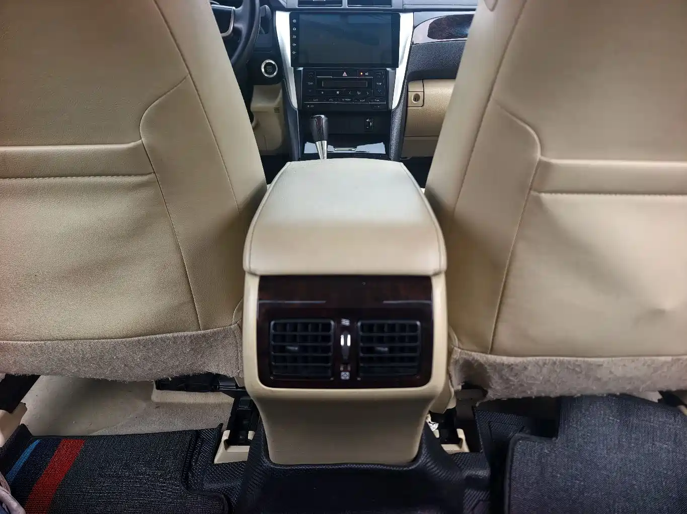 Toyota Camry 2015 2.0G Leading Edition фото 16