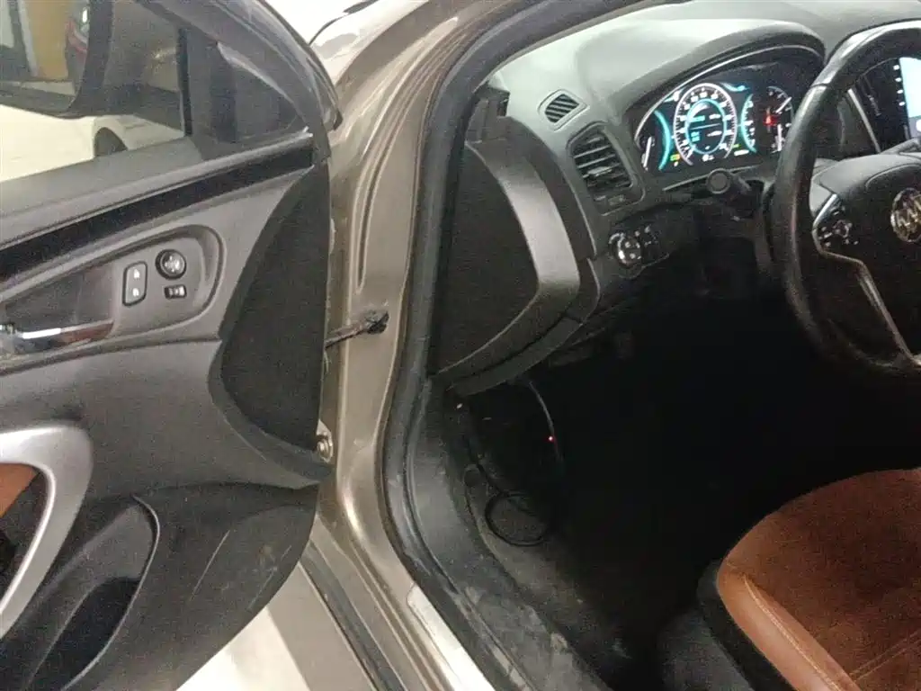 Buick Regal 2015 1.6T Elite Tech Edition фото 16