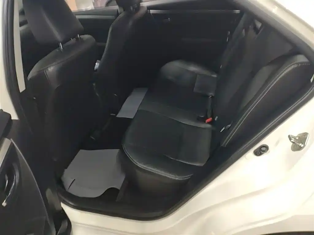 Toyota Corolla 2014 1.6L CVT GL-i Leather Edition фото 17