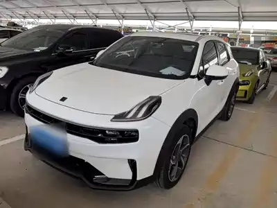 Lynk & Co 06