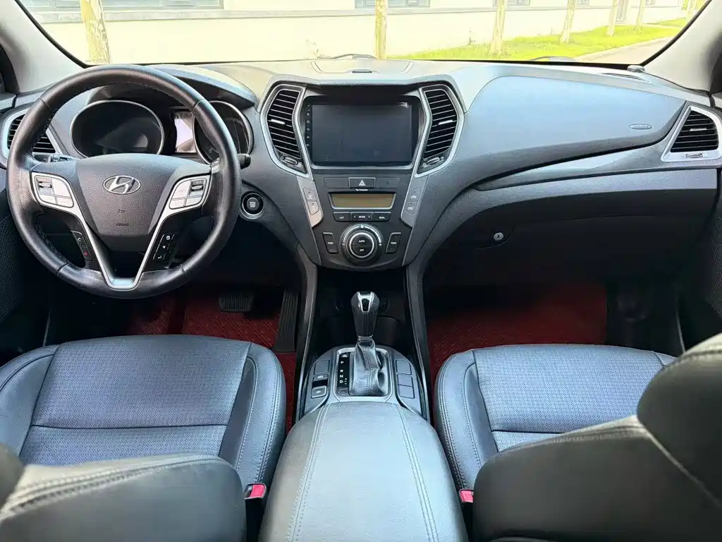 Hyundai Santa Fe 2014 2013 Model 2.4L Automatic 2WD Smart