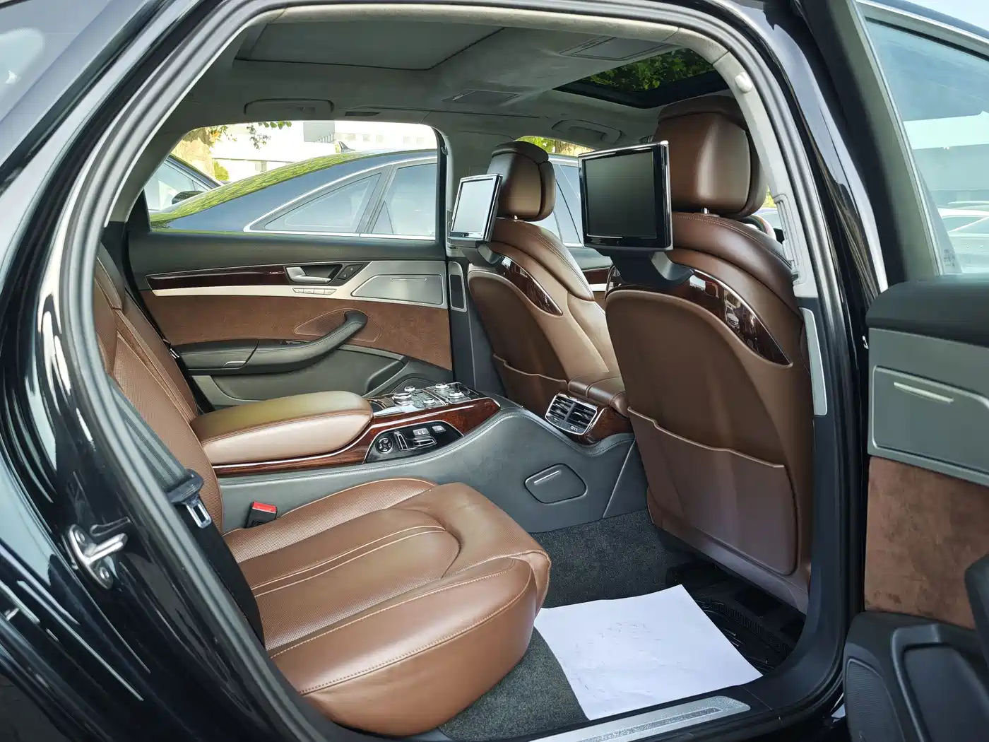 Photo 5 - Audi A8