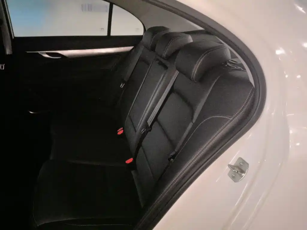 صورة 15 - Geely Emgrand