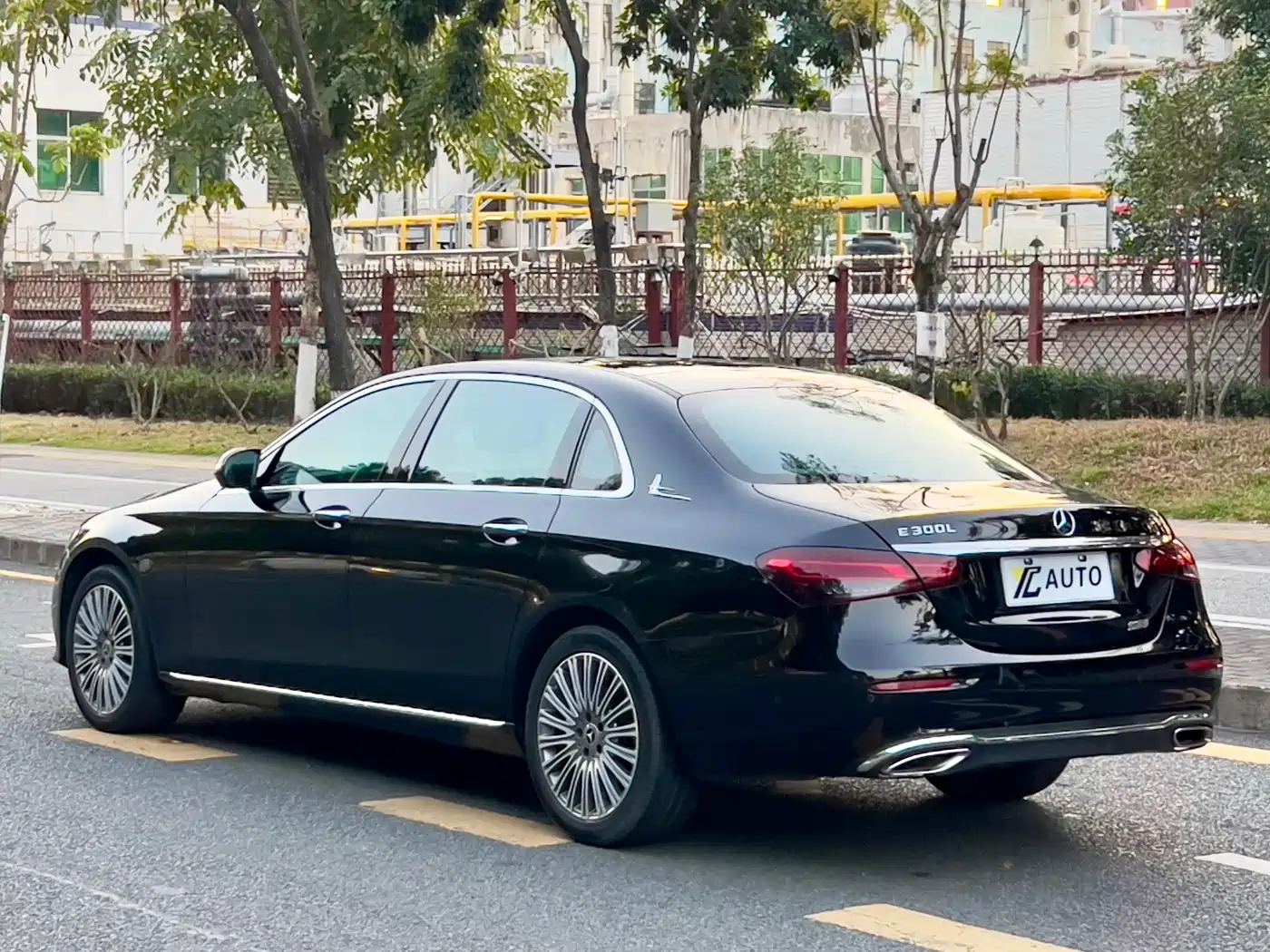 Mercedes-Benz E-Class 2021 E 300 L Luxury фото 6