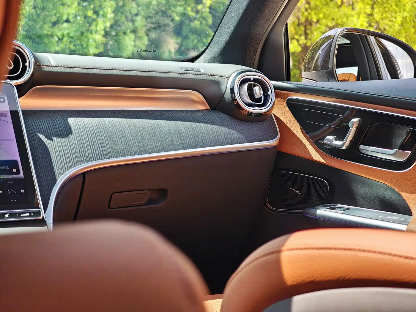 Mercedes-Benz GLC 2024 GLC 260 L 4MATIC Luxury 5-seater фото 11