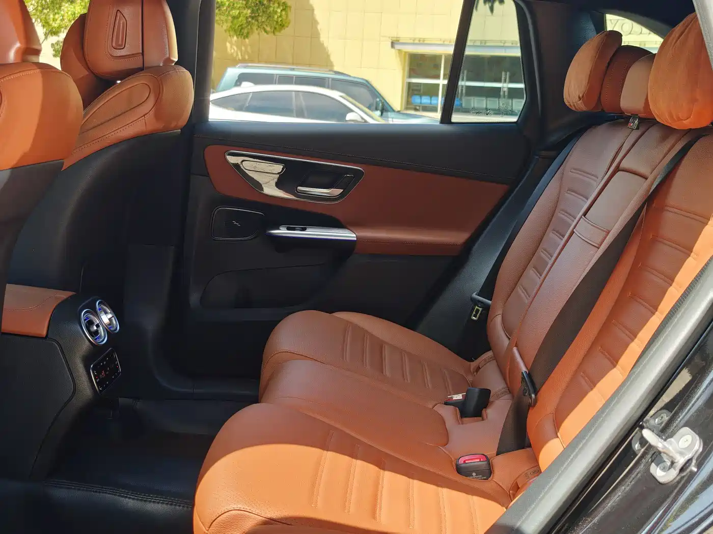 Mercedes-Benz GLC 2024 GLC 260 L 4MATIC Luxury 5-seater фото 14
