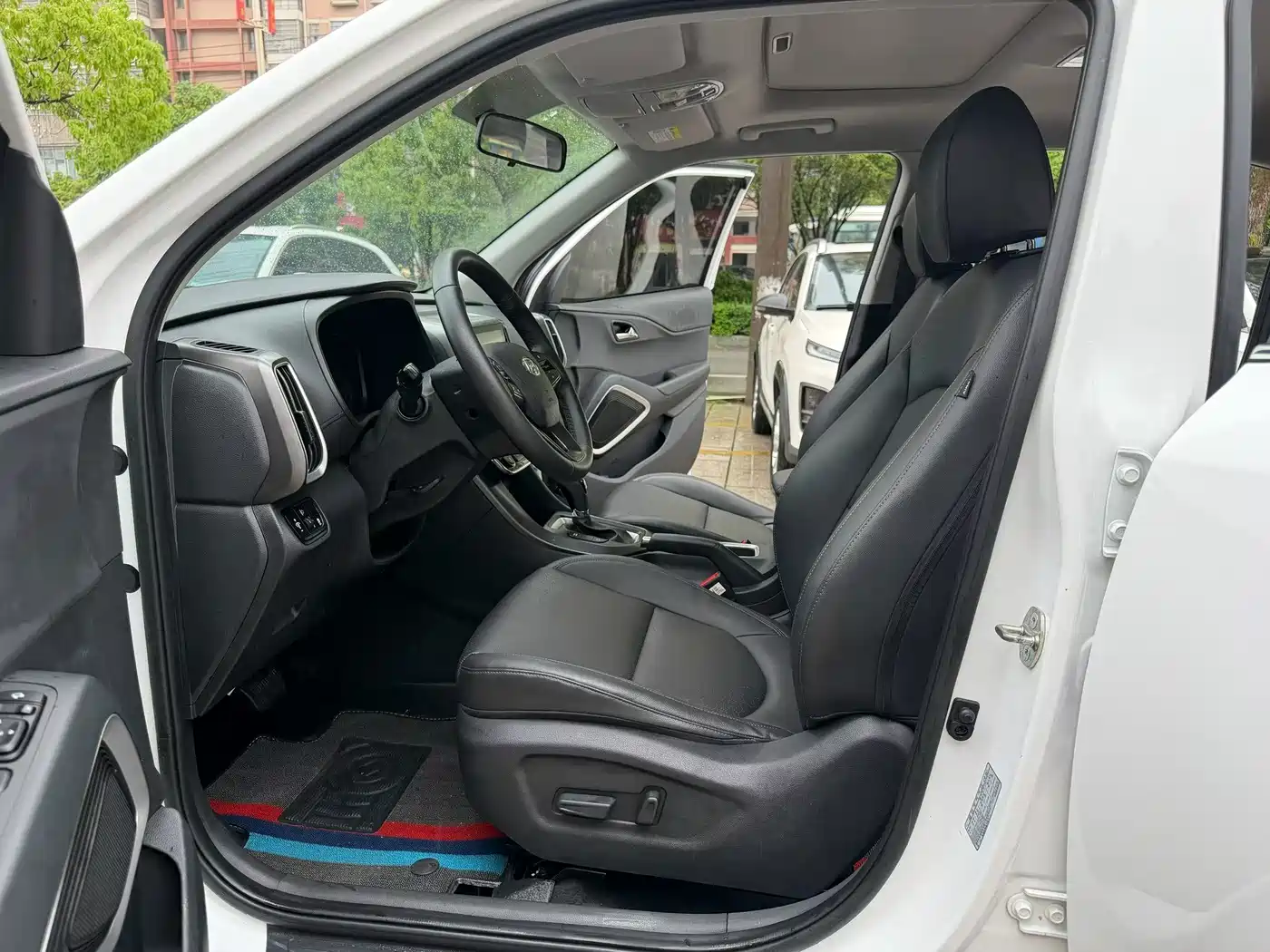 Hyundai Beijing Hyundai ix35 2018 2.0L Automatic 2WD Zhiyong·Enjoyment Edition фото 4