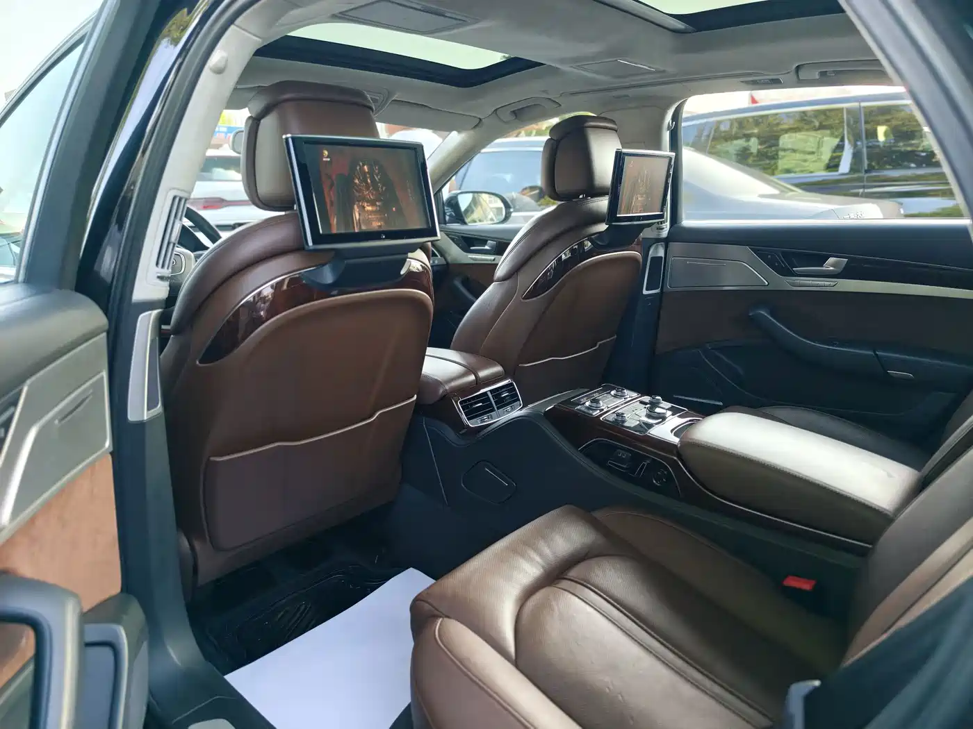 Photo 13 - Audi A8