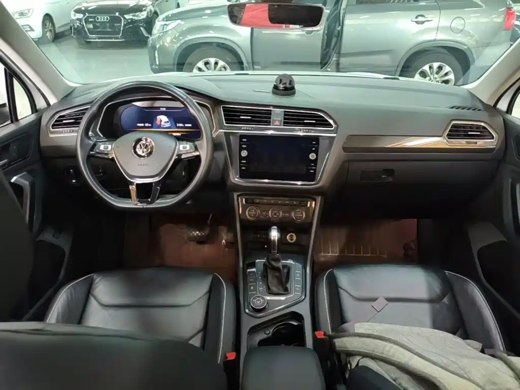 صورة 10 - Volkswagen Tiguan