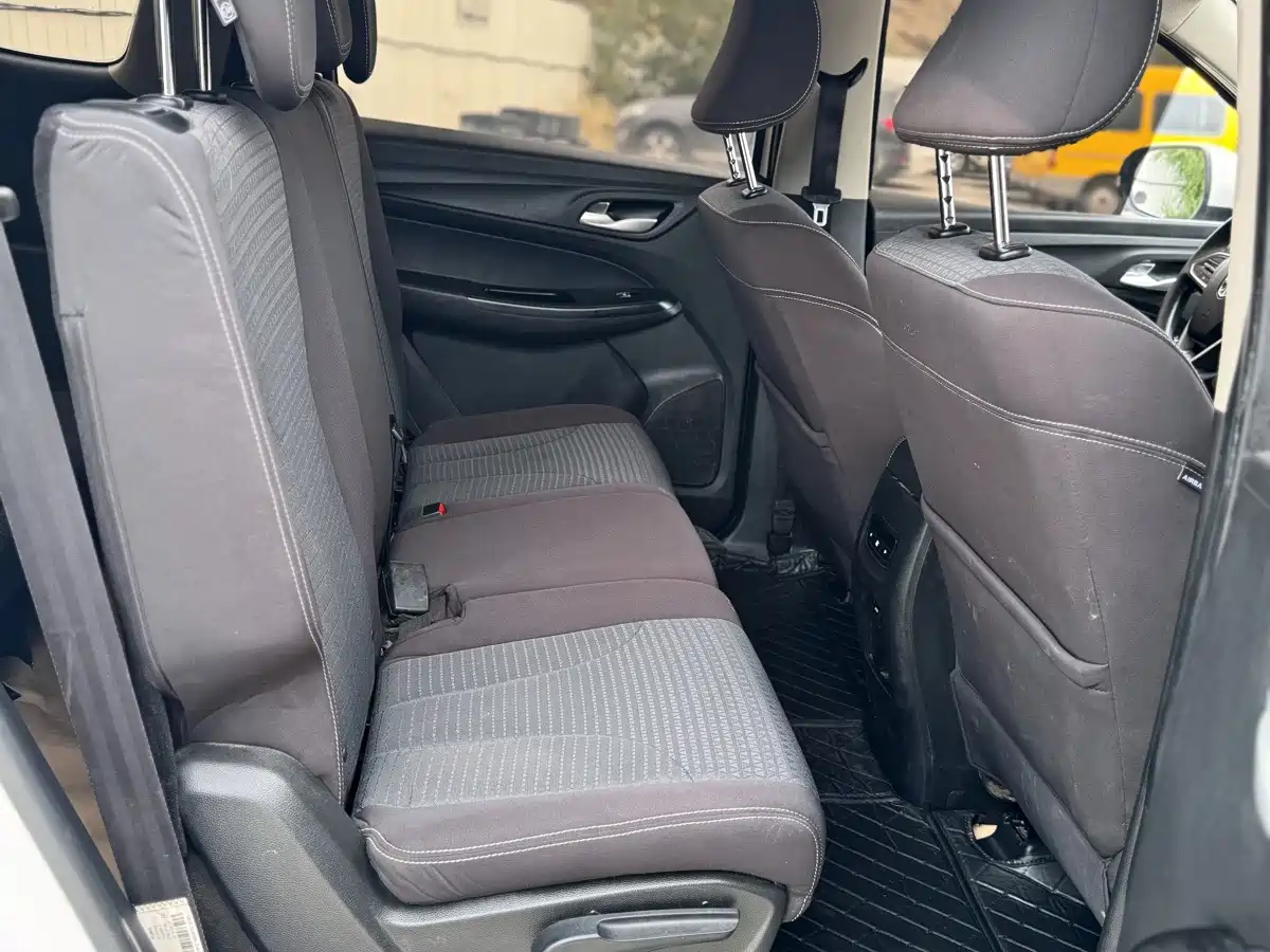 Baojun 730 2019 2019 1.5T CVT Fashion Edition 7-Seater China VI