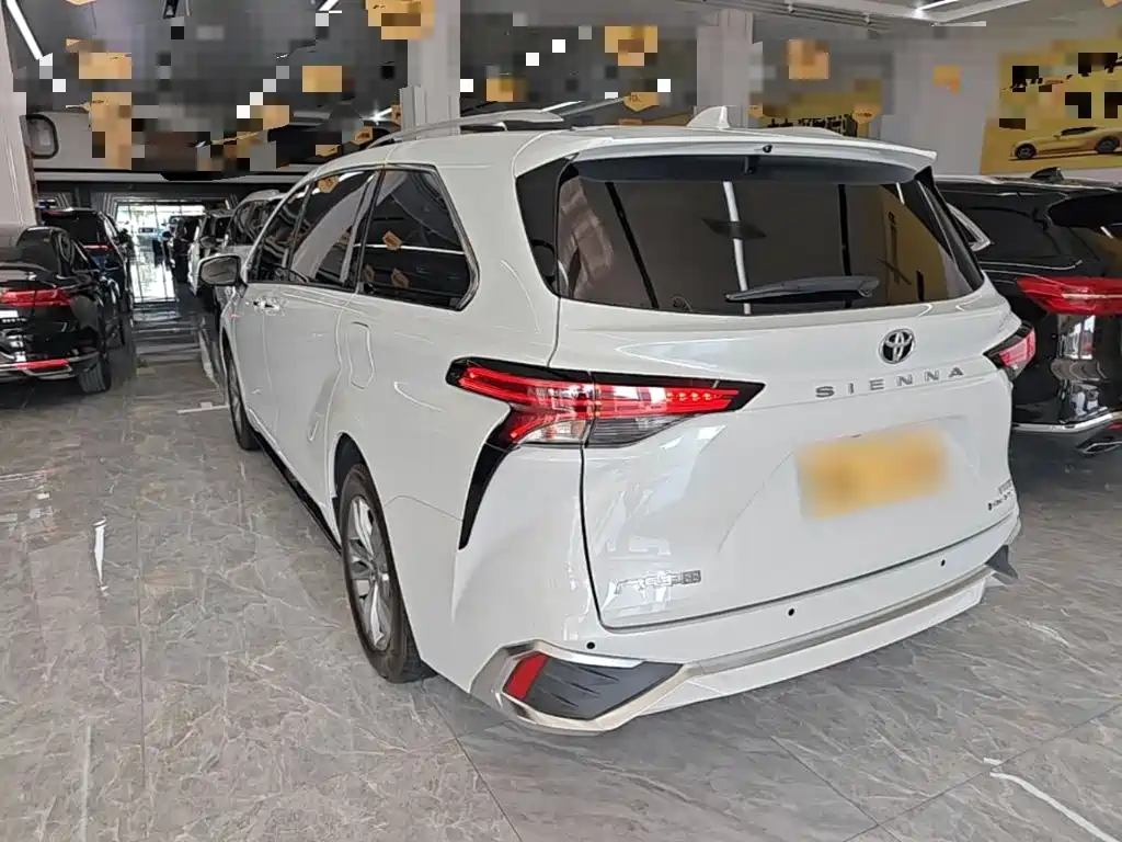Фото 5 - Toyota Sienna