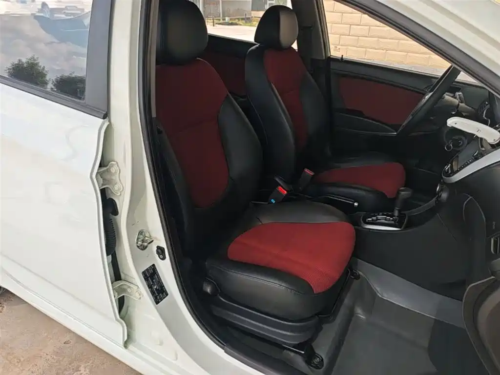 Hyundai Reina 2014 Model 1.4L Automatic GLX фото 25