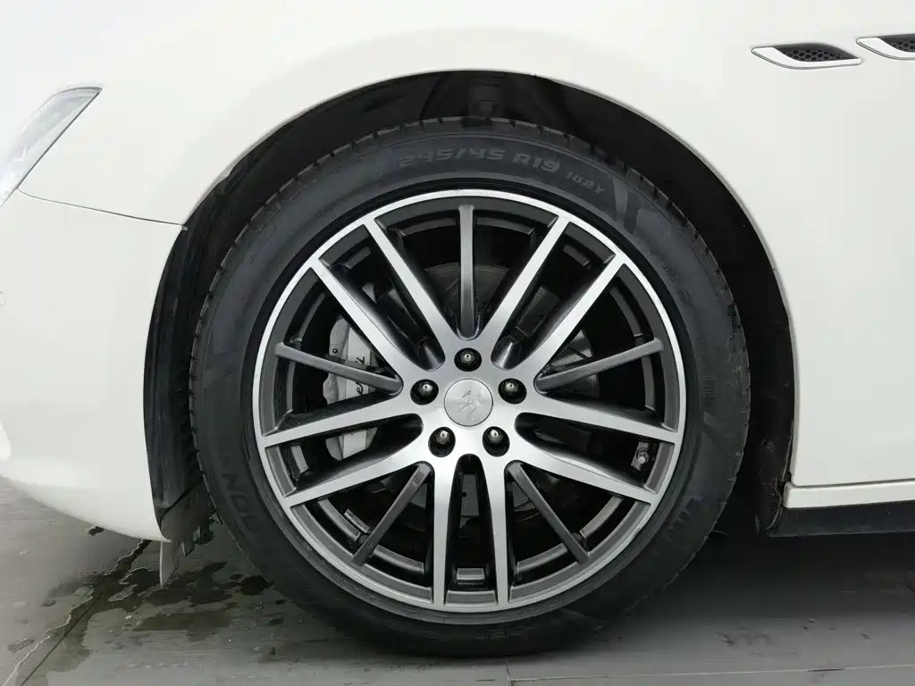 Photo 17 - Maserati Ghibli