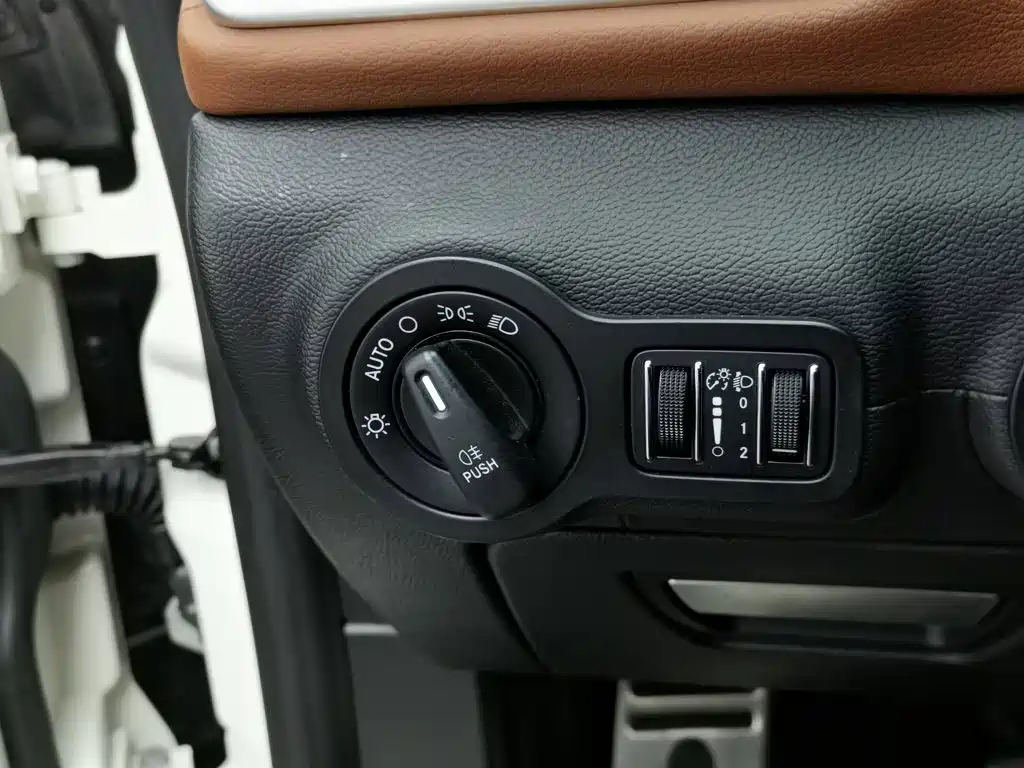 Photo 21 - Maserati Ghibli