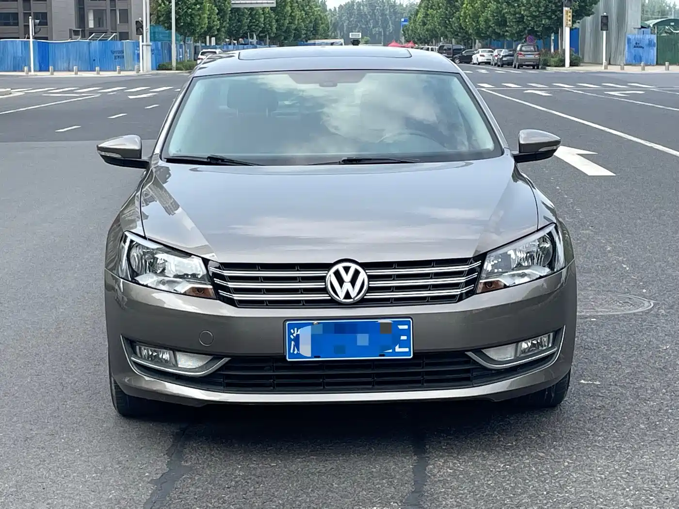 Volkswagen Passat 2014 1.8TSI DSG Luxury Edition фото 2