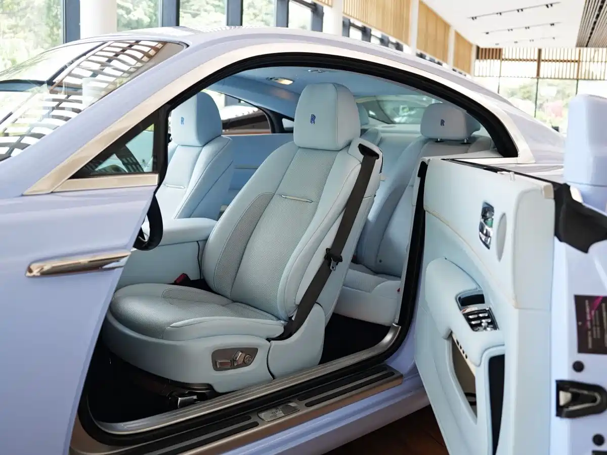 Фото 10 - Rolls-Royce Wraith
