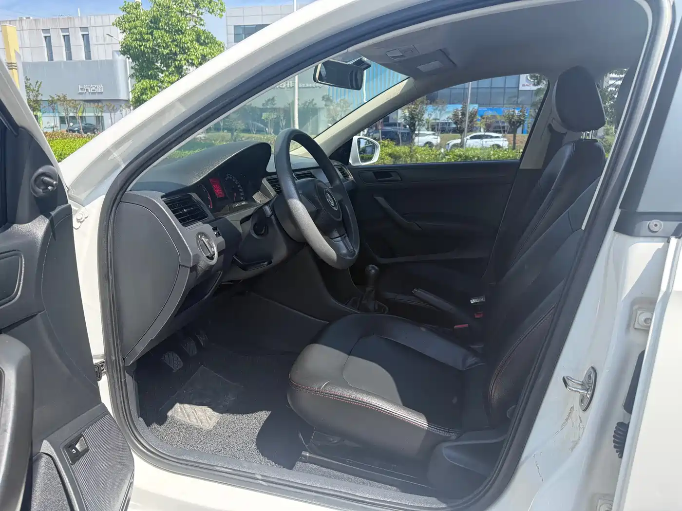 Volkswagen Santana 2015 1.6L Manual Trend Edition фото 7