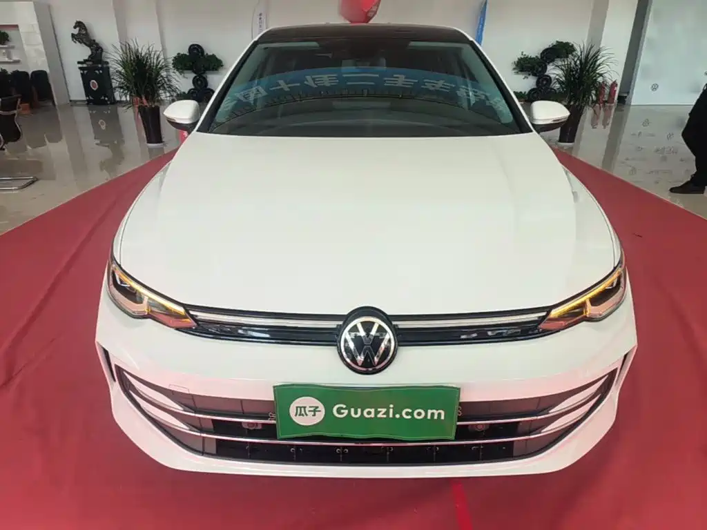 Фото 3 - Volkswagen Golf