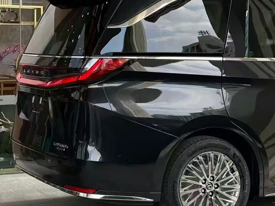 Lexus LM 2025 Model 500h Six-Seater Prestige Edition фото 3