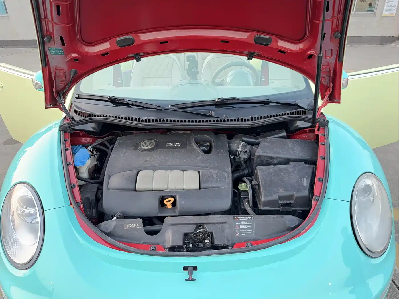 Volkswagen Beetle 2010 Model 2.0 BlackOrange Convertible Luxury Edition фото 19