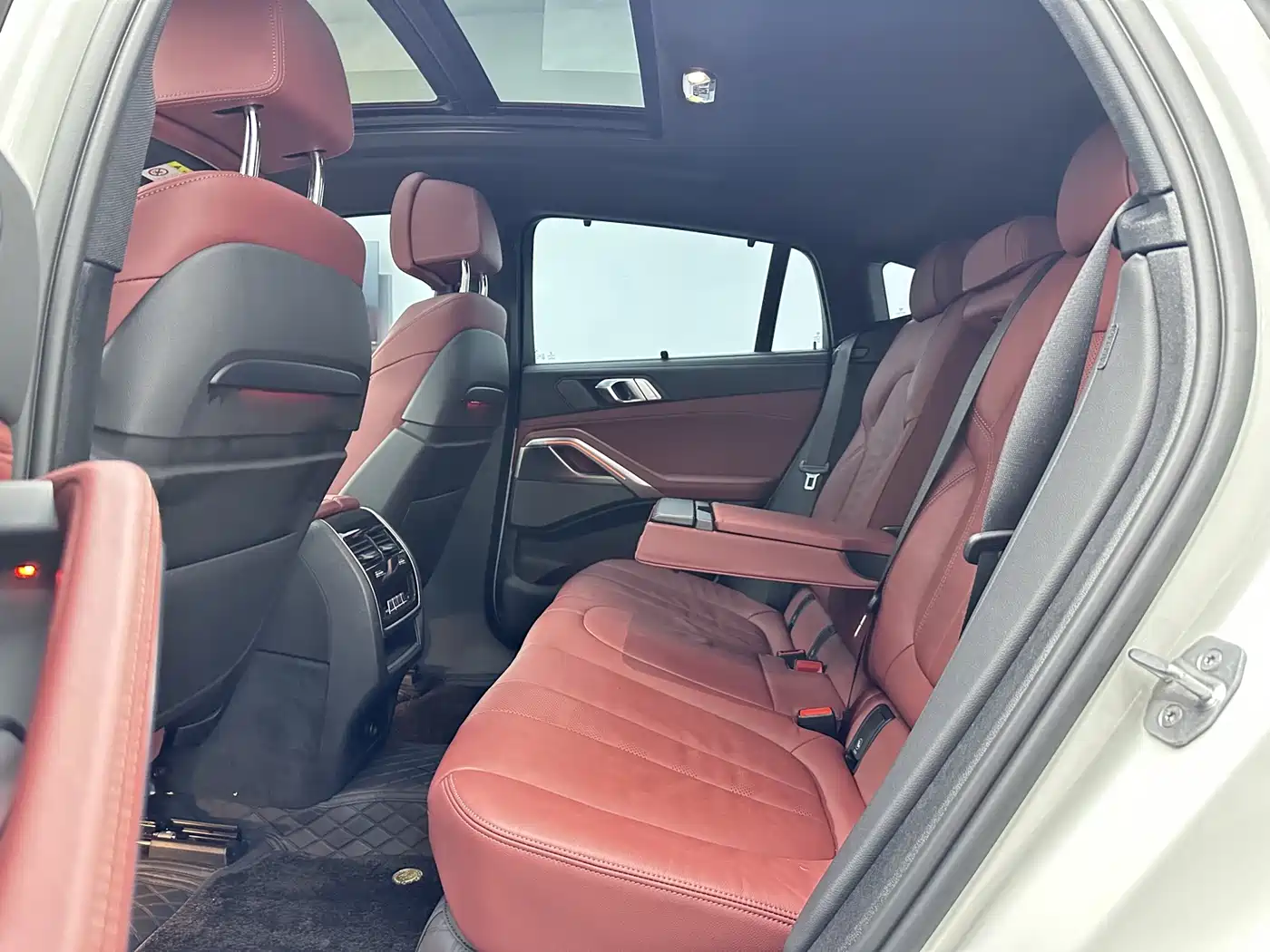 BMW X6 2022 Facelift xDrive40i Exclusive M Sport Package фото 11