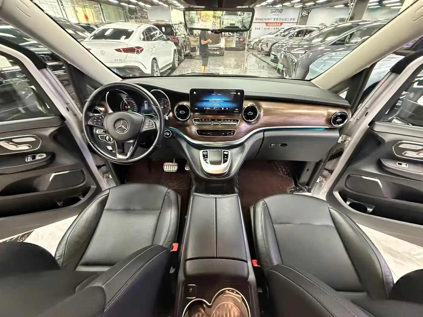 Фото 8 - Mercedes-Benz V-Class