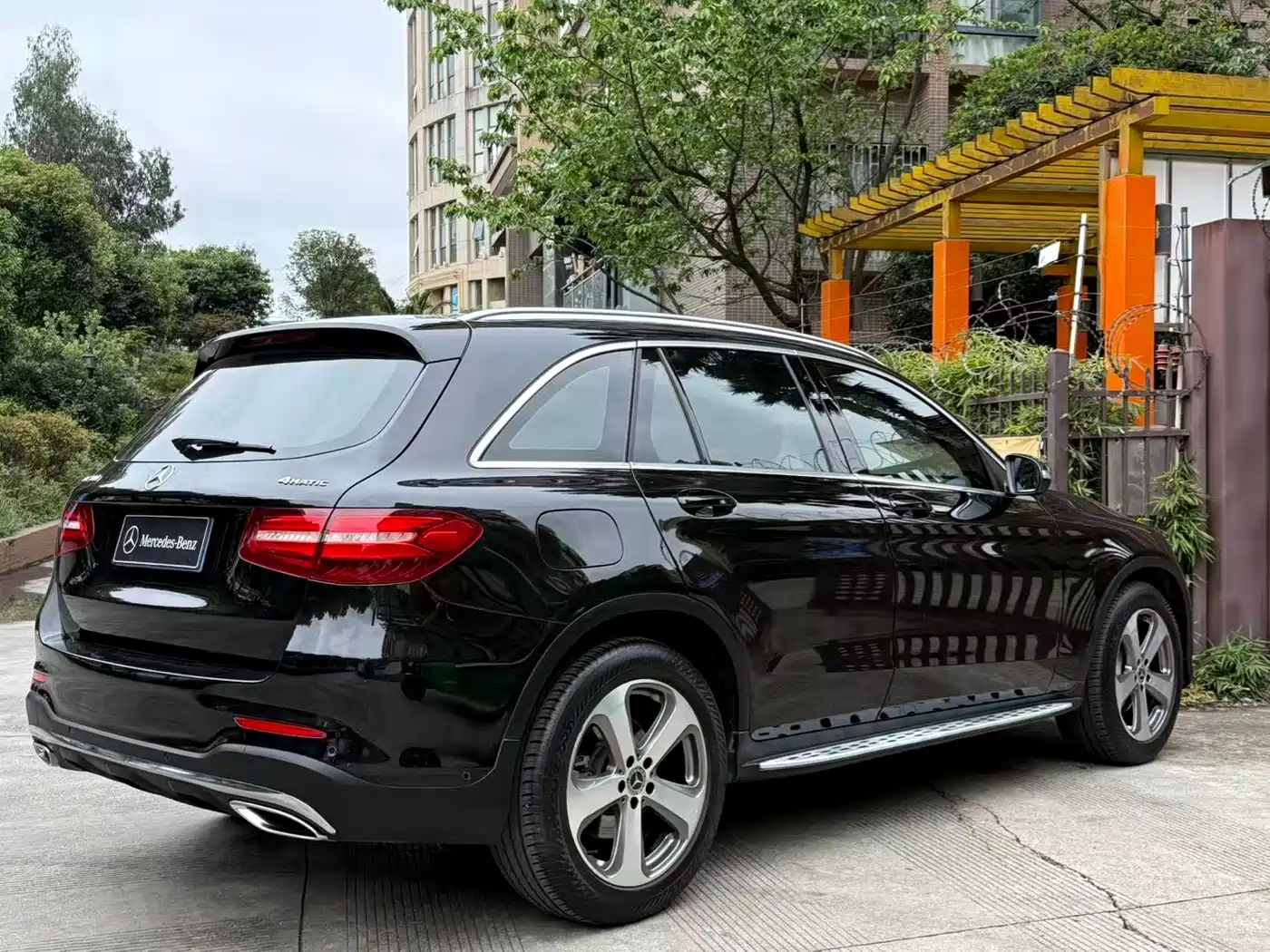 Mercedes-Benz GLC 2017 GLC 300 4MATIC Luxury фото 4