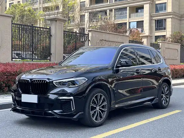 BMW X5 2022 xDrive 30Li Premium M Sport Package